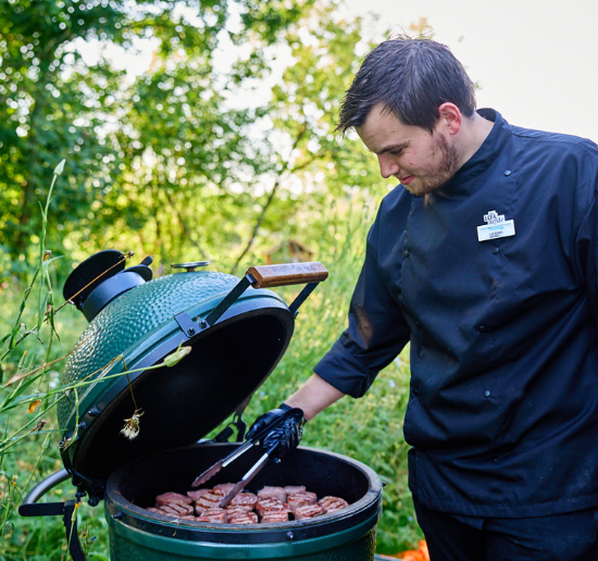 barbeque aan huis met kok